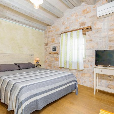 Awesome Apartment In Zminj Bagian luar foto