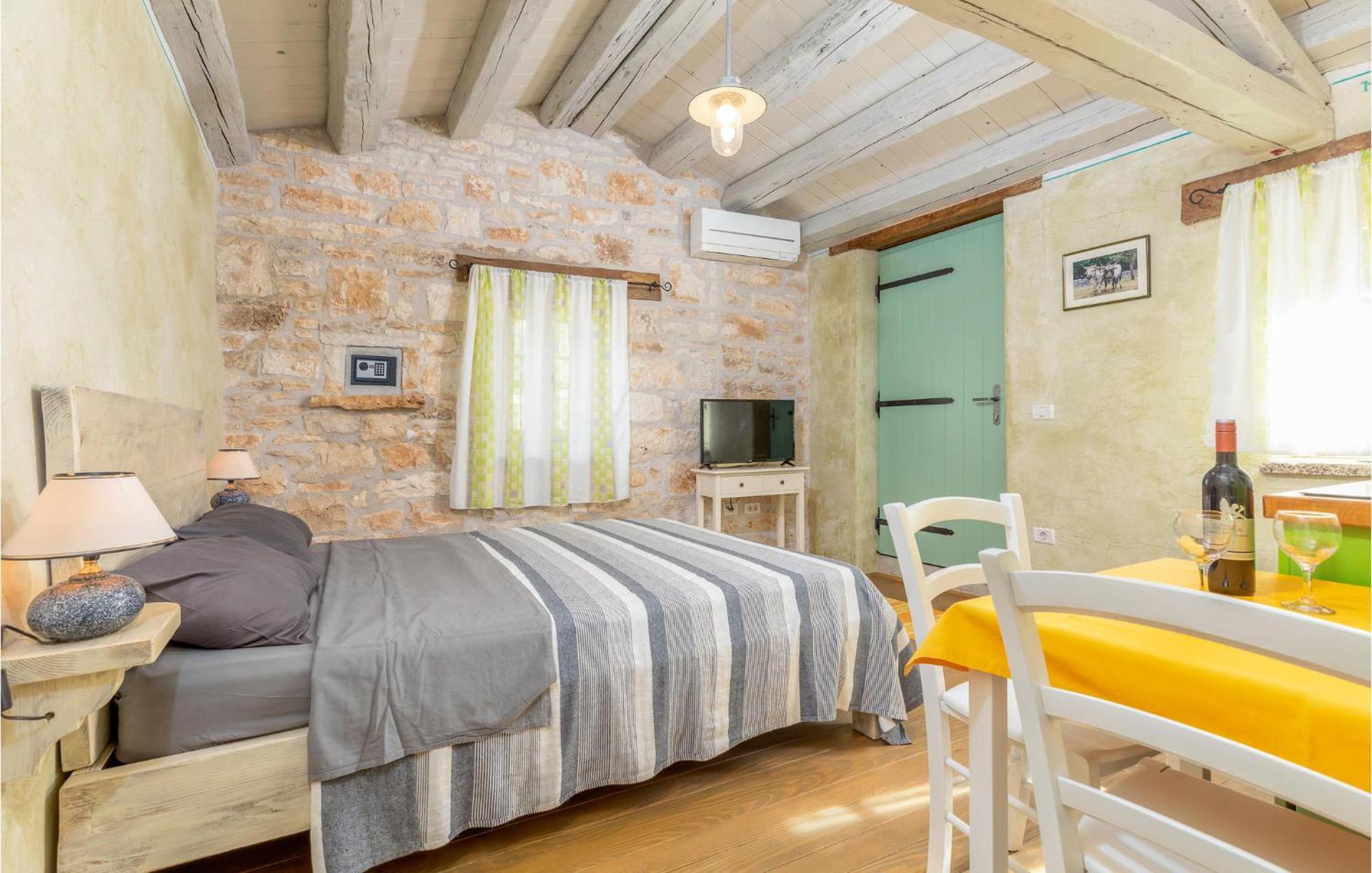 Awesome Apartment In Zminj Bagian luar foto